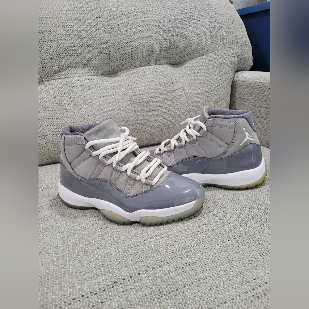 Mens Cool Greys Size 8.5 Jordan High-Top Sneakers in Gray and White